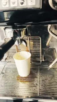 أكواب ورقية للمشروبات الساخنة