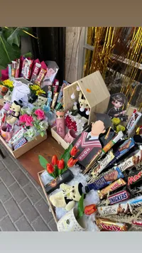 باقة هدايا شوكولاتة وتذكارات