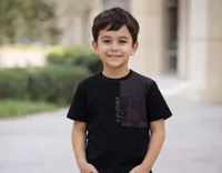 تيشيرت أطفال أسود بتصميم أيقوني