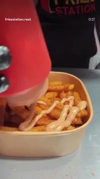 بطاطس مقلية مع صوص - فرايز ستيشن (Fries Station)