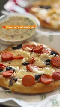 بيتزا بالنقانق - مطعم البيتزا