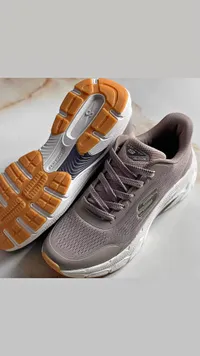 حذاء رياضي - سكيتشرز (Skechers)