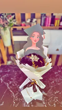باقة توزيعات تخرج بتصميم فتاة