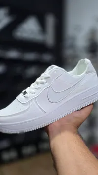 حذاء رياضي أبيض - نايكي (Nike)