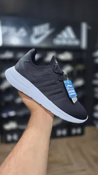 حذاء رياضي - اديداس (Adidas)
