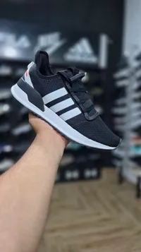 حذاء رياضي - أديداس (Adidas)