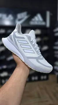 حذاء رياضي - أديداس (Adidas)