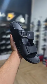 صندل شبابي جلد أسود (Brand Unknown)