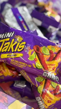 رقائق تورتيلا ميني فويغو بنكهة الفلفل الحار والليمون - تاكيس (Takis)