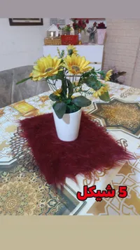 سجادة أرضية فاخرة بلون عنابي مع زهور صفراء