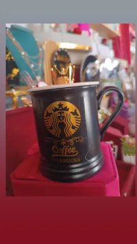 مج قهوة أسود بتصميم التاج - ستاربكس (Starbucks)