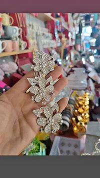 مشبك شعر مزين بالكريستال بتصميم زهور