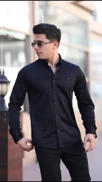 قميص رجالي أسود بأكمام طويلة