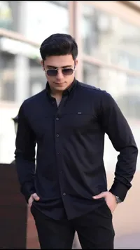 قميص رجالي أسود بأكمام طويلة