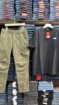 طقم ملابس رجالية كاجوال - بنطال كارغو وتيشرت ذا نورث فيس (The North Face)