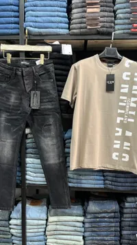 طقم ملابس رجالية - بنطال دينيم وولف وتيشرت آيكون ميلانو (Denim Wolf & Icon Milano)