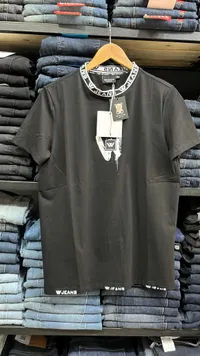 تيشيرت رجالي أسود بياقة مطبوعة - دبليو جينز (W Jeans)