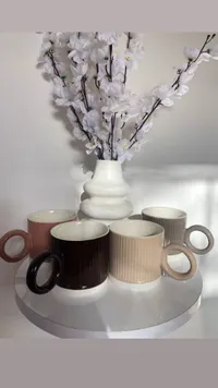 مجموعة أكواب سيراميك مع مزهرية ديكور