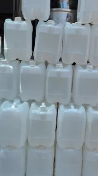 عبوات بلاستيكية فارغة