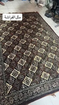 سجادة أرضية بنقوش كلاسيكية - مثل الفراشة