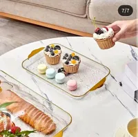 طبق تقديم زجاجي ذهبي
