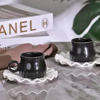 فنجان قهوة مع صحن - أسود