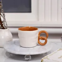 كوب بتصميم بريتزل