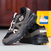 حذاء رياضي للشباب - إسكيبي (Skechers)