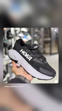 حذاء رياضي HOKA بتصميم أسود وأبيض