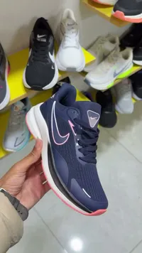 حذاء رياضي نسائي Nike - لون أزرق داكن