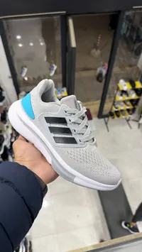 حذاء رياضي نسائي أديداس