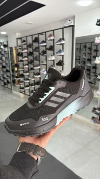حذاء رياضي تيريكس 300 - أديداس (Adidas)