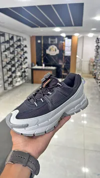 حذاء رياضي شبابي - نايكي زومر (Nike)
