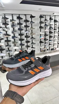 حذاء رياضي للأطفال - أديداس (Adidas)