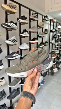 حذاء رياضي هوفر فانتوم - أندر أرمر (Under Armour)