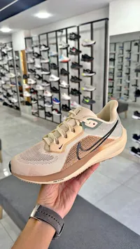 حذاء رياضي شبابي زووم - نايكي (Nike)