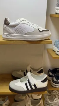 حذاء رياضي شبابي - لويس فيتون (Louis Vuitton)