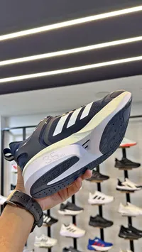 حذاء رياضي - أديداس (Adidas)