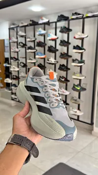 حذاء رياضي - أديداس (Adidas)