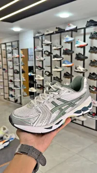 حذاء رياضي - أسيكس (ASICS)