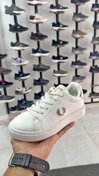 حذاء أطفال أبيض - فريد بيري (Fred Perry)