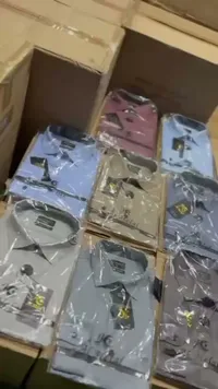 قمصان رجالية متنوعة الألوان