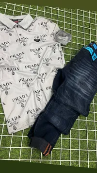 طقم ملابس رجالي صيفي - قميص بولو وبنطال جينز (Prada)