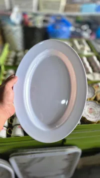 طبق عميق أبيض