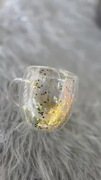 كوب زجاجي بتصميم براق ذهبي