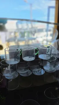 كوب زجاجي شفاف بتصميم صباح الخير
