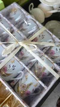 طقم فناجين قهوة بورسلين مزخرف بالورود