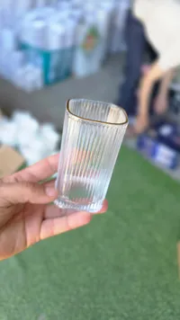 كوب زجاجي مضلع بحافة ذهبية