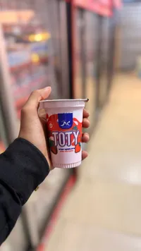 مشروب زبادي بالفراولة - توتي (Toty)