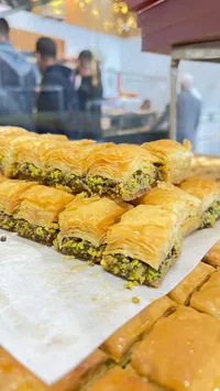 باقلوا بالفستق الحلبي